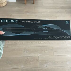 Bio Ionic Long Barrel curling iron 1.25”